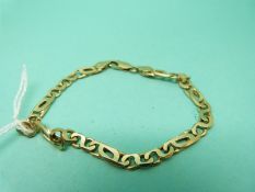 An 18ct gold bracelet of flattened links (12g)