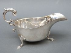A George V hallmarked silver sauce boat, B'ham 1931, maker Samuel F Evans & Co, length 15cm,