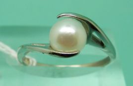 A white metal ring marked 14k gold set with a single pearl (size N)