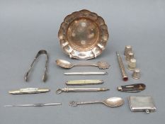 A feature hallmarked modern silver dish, diameter 11cm, three hallmarked silver thimbles,