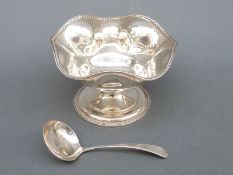 An Edward VII hallmarked silver Art Nouveau style lobed bowl,