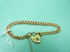A 9ct gold bracelet of graduated links (18.