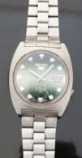 Seiko 5 gentleman's stainless steel automatic wristwatch with day and date aperture,