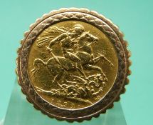 An 1892 gold full sovereign in a 9ct gold ring mount, 15.