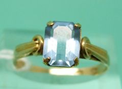 An 18ct gold ring set an emerald cut topaz (size P)