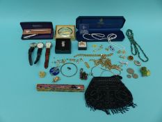 An agate necklace, plated chains, hat pins, beaded bag,