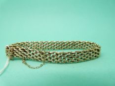 A 9ct gold bracelet (18.