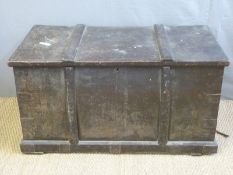 A 19thC elm travelling trunk (W112 x D59 x H60cm)