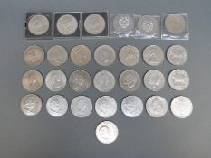 A quantity of modern crowns including six £5 examples,