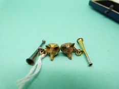A pair of 9ct gold cufflinks in the form of fox heads and hunting horns (7.