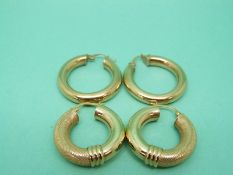 Two pairs of 9ct gold hoop earrings (7.