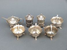 An Edward VII hallmarked silver seven piece cruet set, Sheffield 1905, consisting of four salts,