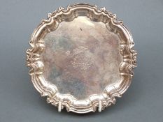 Edward VII hallmarked silver card tray with ornate border and three shell feet, Sheffield 1901,