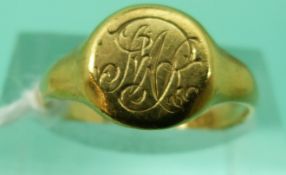 An 18ct gold signet ring, 2.