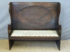 An oak bergere backed settle (L121 x D49 x H114cm)