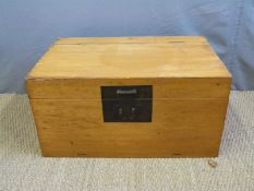 A Chinese light elm trunk with loop handles (H42 x L84 x W53cm)