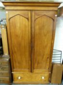 A 19thC mahogany wardrobe with drawer under (H215 x W112 x D46cm)