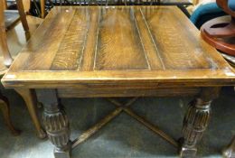 An oak draw leaf table (H75 x W106 x D106cm)