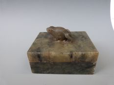 A 19thC Chinese spinach jade box with frog finial (8 x 12 x 9.