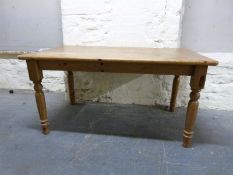 A pine kitchen table (H75 x L152 x W88cm)