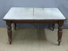 A mahogany dining table (H73 x L145 x W120cm)