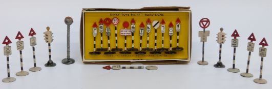 Dinky Toys diecast model Road Signs 47 in original box together with various loose signs