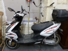 Explorer 50GT petrol moped with top box, odometer reading 809,
