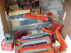 Fifteen Tri-ang 00 gauge wagons and vans,
