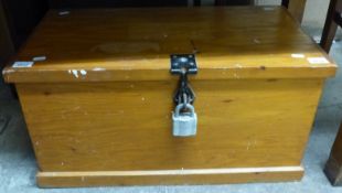 A pine box/trunk (H34 x W68 x D36cm)