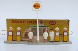 Dinky Toys diecast model Petrol Pump Station Shell 782,