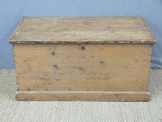 A vintage pine trunk with metal handles (H46 x L96 x D52cm)