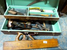 A quantity of vintage woodworking tools including Stanley No4 plane, spokeshaves,