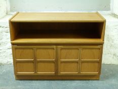 A retro Nathan panelled oak sideboard (H76 x L120 x D45cm)