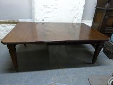 A Victorian rectangular dining table on tapering fluted legs (H69 x L191 x W120cm)