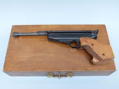 Feinwerkbau Mod 65 .177 target air pistol, in fitted lockable wooden box, serial number 21905.