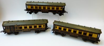 A set of three Hornby 0 gauge Pullman coaches Grosvenor,