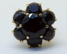 A 9ct gold ring set with large garnets in a cluster (size L)