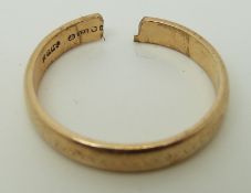 A 9ct gold wedding band, 2.