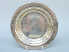 An Edward VII hallmarked silver shallow dish, Sheffield 1909 maker Atkin Brothers, diameter 17.