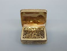 A Georgian hallmarked silver vinaigrette with engine turned decoration,