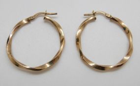 A pair of 9ct gold hoop earrings in twist design, 1.