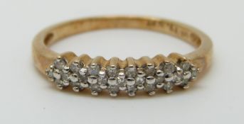An 9ct gold ring set with diamonds, 1.