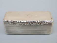 A Georgian hallmaked silver rectangular snuff box with ribbed surround and engine turned top,
