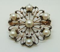 A 14ct gold Victorian brooch set with pearls in a floral decoration, 3.4cm, 5.