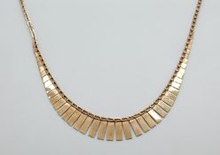 A 9ct gold necklace 7.