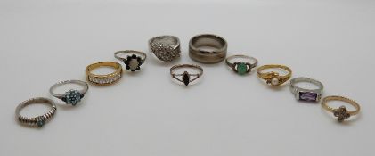 Eight silver rings,