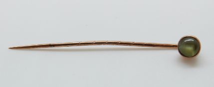 A Victorian stick pin set with a chrysoberyl cat's eye cabochon, 5.5cm, cabochon 0.