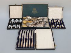 A cased set of six hallmarked silver teaspoons, weight 94g,