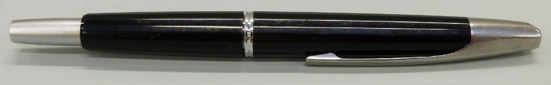 Pilot propelling fountain pen with black multi-faceted resin barrel,