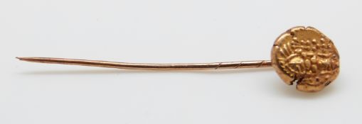 A yellow metal stick pin set with a Greek coin, 5cm,
